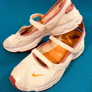 NIKE White Ballet Flats Sneakers